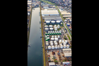 Luftbild von Oiltanking Deutschland GmbH & Co. KG im Karlsruhe Rheinhafen an der Fettweisstraße im Ortsteil Mühlburg im Bundesland Baden-Württemberg