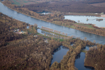 Schrägluftbild von Rheinstrandbad Rappenwört am Rheinufer im Ortsteil Daxlanden in Karlsruhe im Bundesland Baden-Württemberg, Deutschland