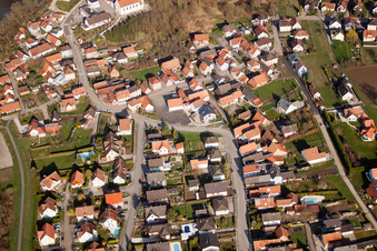 Drohnenaufname von Munchhausen (Elsass) im Bundesland Bas-Rhin, Frankreich