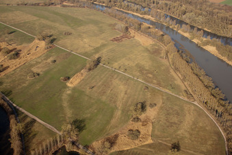 Drohnenbild von Munchhausen (Elsass) im Bundesland Bas-Rhin, Frankreich