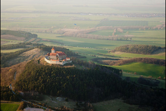 Luftbild von Burganlage der Veste Wachsenburg in Amt Wachsenburg im Ortsteil Holzhausen im Bundesland Thüringen, Deutschland