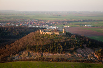 Burg Gleichen im Ortsteil Wandersleben in Drei Gleichen im Bundesland Thüringen, Deutschland von einer Drohne aus