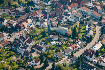 Kath. Kirche von Westen im Ortsteil Berghausen in Pfinztal im Bundesland Baden-Württemberg, Deutschland