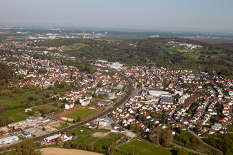 Luftaufnahme von Schulgebäude der Ludwig-Marum-Gymnasium Pfinztal im Ortsteil Berghausen in Pfinztal im Bundesland Baden-Württemberg, Deutschland