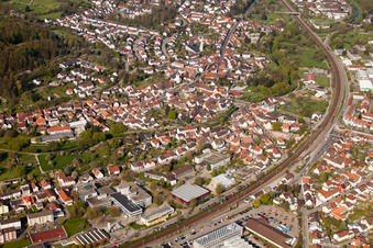 Schulgebäude der Ludwig-Marum-Gymnasium Pfinztal im Ortsteil Berghausen in Pfinztal im Bundesland Baden-Württemberg, Deutschland aus der Luft