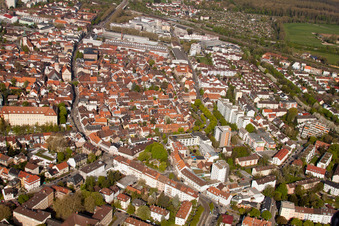 Luftbild von Durlach, Altstadt von Osten in Karlsruhe im Bundesland Baden-Württemberg, Deutschland