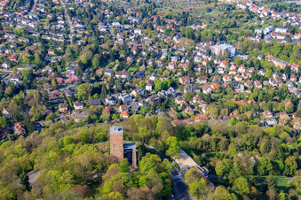 Aussichtsturm auf dem Turmberg von Osten im Ortsteil Durlach in Karlsruhe im Bundesland Baden-Württemberg, Deutschland