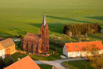 Kirchengebäude der Kapelle Dorfkirche Höfgen in Niederer Fläming im Ortsteil Welsickendorf im Bundesland Brandenburg, Deutschland