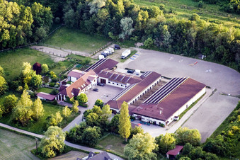 Gebäude des Reitstall - Reiterhof - Marstall in Hagenbach im Bundesland Rheinland-Pfalz, Deutschland