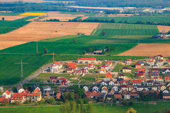 Am Höhenweg in Kandel im Bundesland Rheinland-Pfalz, Deutschland von der Drohne aus gesehen