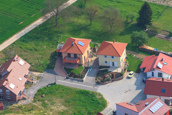 Am Höhenweg in Kandel im Bundesland Rheinland-Pfalz, Deutschland von der Drohne aus gesehen