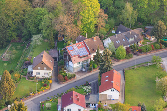 Hohenwettersbacher Straße im Ortsteil Grünwettersbach in Karlsruhe im Bundesland Baden-Württemberg, Deutschland