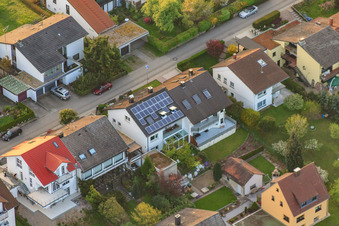 Schrägluftbild von Am Berg im Ortsteil Grünwettersbach in Karlsruhe im Bundesland Baden-Württemberg, Deutschland