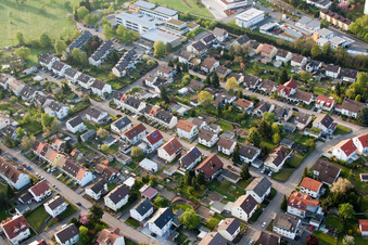 Schrägluftbild von Tulpenstr im Ortsteil Reichenbach in Waldbronn im Bundesland Baden-Württemberg, Deutschland