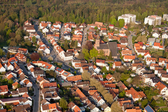 Ortsansicht von Osten mit Kirche St. Wendelin im Ortsteil Reichenbach in Waldbronn im Bundesland Baden-Württemberg, Deutschland