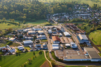 Gewerbegebiet Schießhüttencenter von Westen im Ortsteil Langensteinbach in Karlsbad im Bundesland Baden-Württemberg, Deutschland