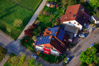 Schrägluftbild von Traminerstr im Ortsteil Stupferich in Karlsruhe im Bundesland Baden-Württemberg, Deutschland