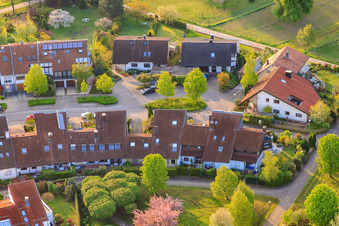 Schrägluftbild von Trollingerstr im Ortsteil Stupferich in Karlsruhe im Bundesland Baden-Württemberg, Deutschland