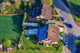 Schrägluftbild von Rieslingstr im Ortsteil Stupferich in Karlsruhe im Bundesland Baden-Württemberg, Deutschland