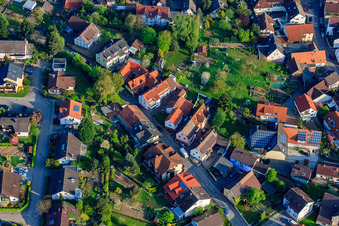 Palmbacher Straße im Ortsteil Stupferich in Karlsruhe im Bundesland Baden-Württemberg, Deutschland von oben