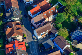 Palmbacher Straße im Ortsteil Stupferich in Karlsruhe im Bundesland Baden-Württemberg, Deutschland aus der Luft