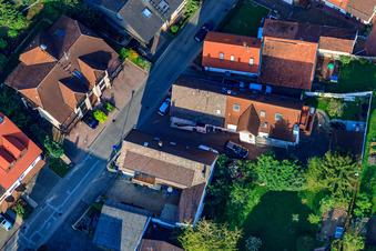 Palmbacher Straße im Ortsteil Stupferich in Karlsruhe im Bundesland Baden-Württemberg, Deutschland von oben gesehen