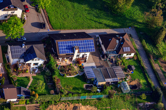 Stutenpferchstr im Ortsteil Stupferich in Karlsruhe im Bundesland Baden-Württemberg, Deutschland von einer Drohne aus