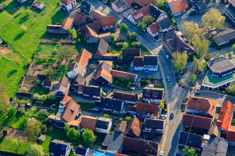 Kleinsteinbacher Straße im Ortsteil Stupferich in Karlsruhe im Bundesland Baden-Württemberg, Deutschland