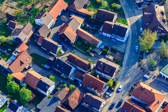 Kleinsteinbacher Straße im Ortsteil Stupferich in Karlsruhe im Bundesland Baden-Württemberg, Deutschland aus der Luft