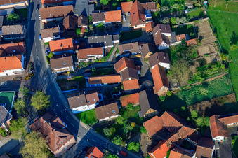 Kleinsteinbacher Straße im Ortsteil Stupferich in Karlsruhe im Bundesland Baden-Württemberg, Deutschland von der Drohne aus gesehen