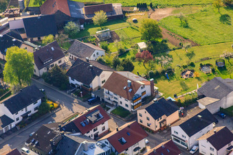 Schrägluftbild von Enzianstr im Ortsteil Stupferich in Karlsruhe im Bundesland Baden-Württemberg, Deutschland