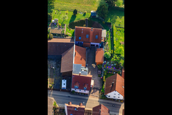 Schrägluftbild von Thomashofstr im Ortsteil Stupferich in Karlsruhe im Bundesland Baden-Württemberg, Deutschland