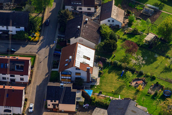 Enzianstr im Ortsteil Stupferich in Karlsruhe im Bundesland Baden-Württemberg, Deutschland von oben gesehen