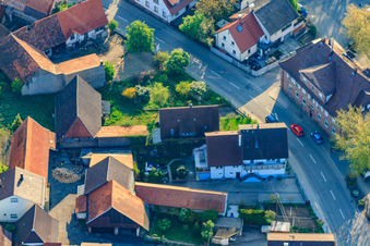 Kleinsteinbacher Straße im Ortsteil Stupferich in Karlsruhe im Bundesland Baden-Württemberg, Deutschland von oben