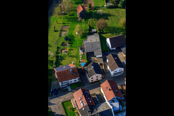 Enzianstr im Ortsteil Stupferich in Karlsruhe im Bundesland Baden-Württemberg, Deutschland aus der Drohnenperspektive