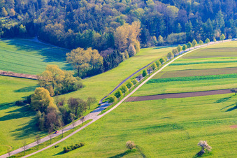 Radweg an der Kleinsteinbacher Straße im Ortsteil Stupferich in Karlsruhe im Bundesland Baden-Württemberg, Deutschland