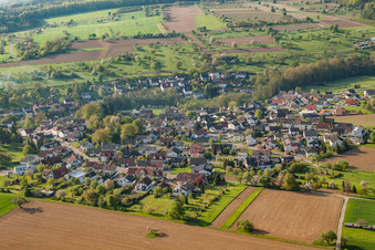Kleinsteinbach von Norden in Pfinztal im Bundesland Baden-Württemberg, Deutschland