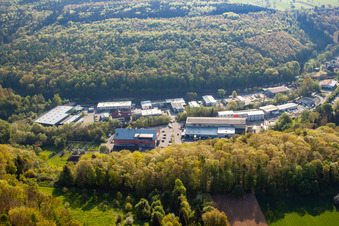 Gewerbegebiet Hammerwerkstr im Ortsteil Kleinsteinbach in Pfinztal im Bundesland Baden-Württemberg, Deutschland