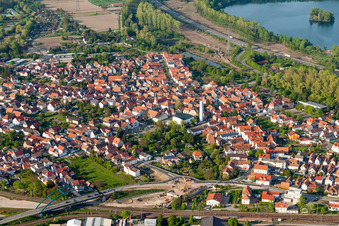 Luftbild von Ortsansicht der Straßen und Häuser der Wohngebiete in Wörth am Rhein im Bundesland Rheinland-Pfalz, Deutschland