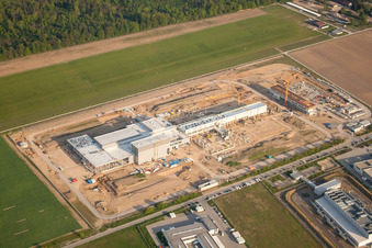 Neubau der EDEDKA Südwestfleisch am Segelflugplatz im Ortsteil Silberstreifen in Rheinstetten im Bundesland Baden-Württemberg, Deutschland