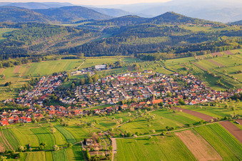 Luftbild von Dorfansicht von Norden im Ortsteil Völkersbach in Malsch im Bundesland Baden-Württemberg, Deutschland