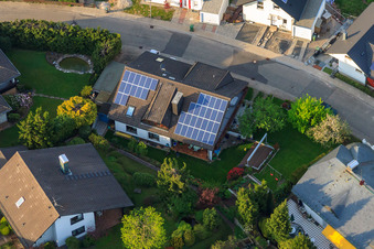 Schrägluftbild von Schauinslandstr im Ortsteil Völkersbach in Malsch im Bundesland Baden-Württemberg, Deutschland