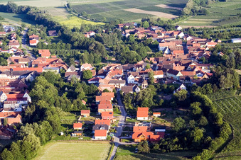 Luftbild von Dorf von Osten in Dierbach im Bundesland Rheinland-Pfalz, Deutschland