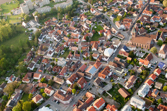 Hauptstraße St. Dionysius in Durmersheim im Bundesland Baden-Württemberg, Deutschland
