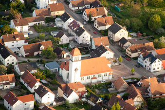 Herz-Jesu Kirche von Nordwesten im Ortsteil Würmersheim in Durmersheim im Bundesland Baden-Württemberg, Deutschland