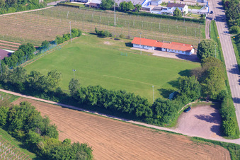 Luftbild von Sportplatz des SV Impflingen im Bundesland Rheinland-Pfalz, Deutschland