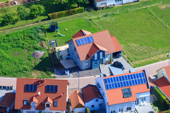 Schrägluftbild von Im Erbsenfeld im Ortsteil Mörzheim in Landau in der Pfalz im Bundesland Rheinland-Pfalz, Deutschland