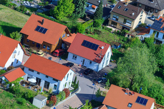Drohnenbild von Im Erbsenfeld im Ortsteil Mörzheim in Landau in der Pfalz im Bundesland Rheinland-Pfalz, Deutschland