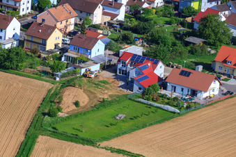 Schrägluftbild von Jakob Becker Straße im Ortsteil Mörzheim in Landau in der Pfalz im Bundesland Rheinland-Pfalz, Deutschland