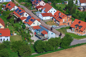 Im Satz im Ortsteil Mörzheim in Landau in der Pfalz im Bundesland Rheinland-Pfalz, Deutschland aus der Luft